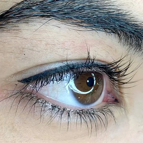 Pigmentierter Eyeliner am Wimpernkranz